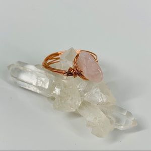 Rose Quartz Polished Chip Copper Colored Wire Ring